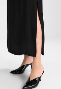 VILA Maxikjol - black