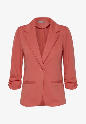 Korallivärvi bleiser pehmest kangast, millel on nurgelised kraed, kolmeveerandsed varrukad, esinepp ja kaks küljetaskut.