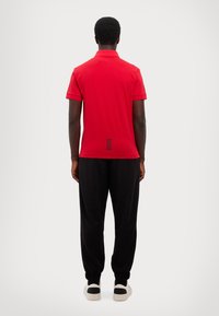 EA7 Emporio Armani TRAIN CORE - Polotričko - salsa