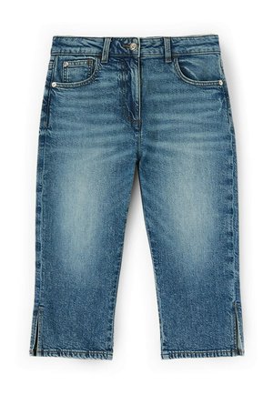 Jeans cortos de mezclilla azul con bolsillos delanteros, trabillas para el cinturón, cierre de botón y pequeñas aberturas en el dobladillo de ambas piernas.