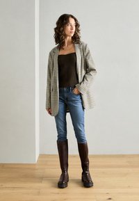 Pavement MANDY  - Stivali con plateau - brown