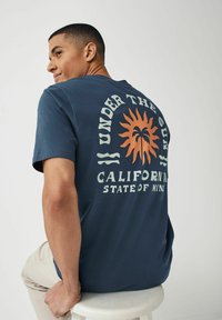 Next SUMMER FRONT GRAPHIC 3 PACK-REGULAR FIT - Nyomott mintás póló - multi sun