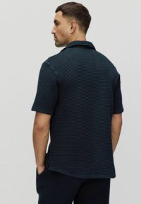 Dobber TOM OVERSIZED STRUCTURE POLO SHIRT - Skjorta - dark navy