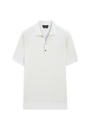 Lichtgrijs polo shirt met korte mouwen, een kraag, een sluiting met twee knopen en een geribbelde onderkant. Gemaakt van een getextureerde tricot stof.