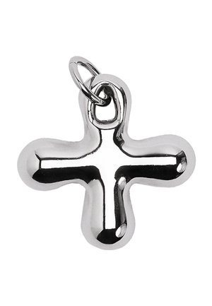 Polerowany srebrny wisiorek w kształcie krzyża o zaokrąglonych krawędziach z małą pętlą przymocowaną do większego pierścienia na łańcuszek naszyjnika.