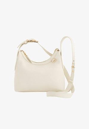 Schultertasche aus cremefarbenem Leder mit verstellbarem Riemen, goldener Schnalle und Reißverschluss, vor weißem Hintergrund gezeigt.