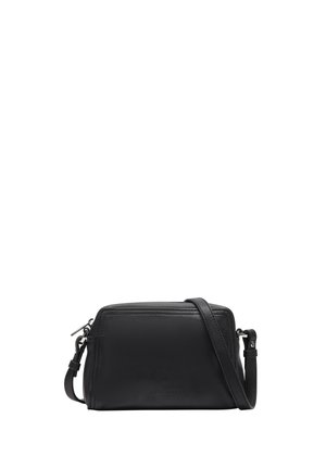 Sac en cuir noir en bandoulière avec une forme rectangulaire, des coutures contrastantes, une bandoulière adjustable et une fermeture éclair. Texture lisse, quincaillerie minimale.
