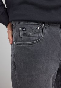 America Today DELTA - Vaqueros boyfriend - washed black