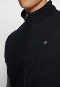 Pier One Sport Brezrokavnik - black