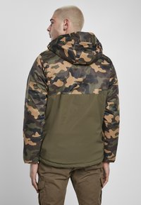 Urban Classics CAMO MIX PULL OVER  - Jas - olive/wood camo