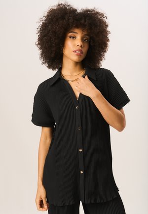 PLISSE SHORT SLEEVE - Button-down blouse - black