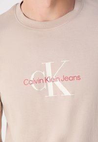 Calvin Klein Jeans Camiseta estampada - light pink