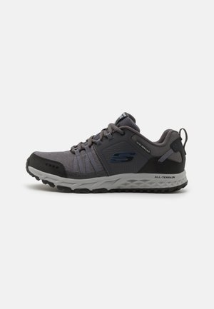 Skechers ESCAPE PLAN - Zapatillas - charcoal