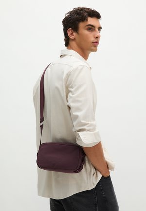 Marc O'Polo, Schoudertas - deep mullberry