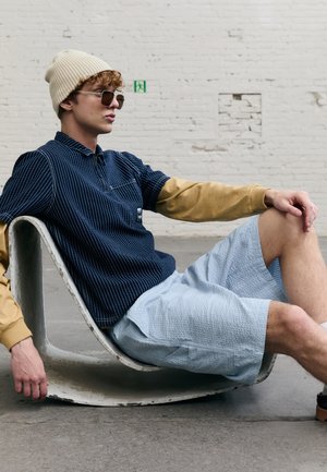 TOLAND - Short - blue fog