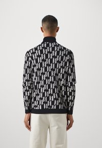 KARL LAGERFELD ROLLNECK - Džemperis - black