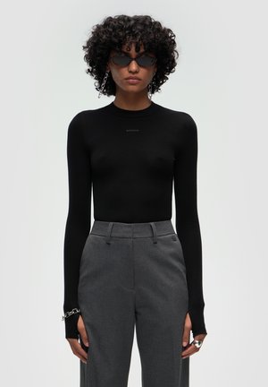 - Sweter