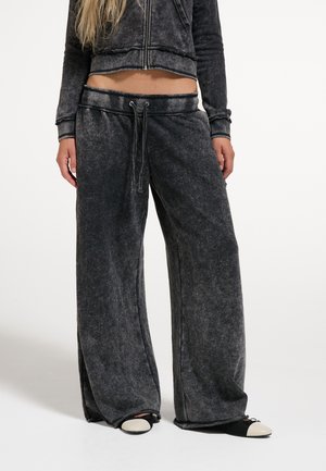 Juicy Couture, ANNEN APPLIQUE - Долнище на анцуг - black