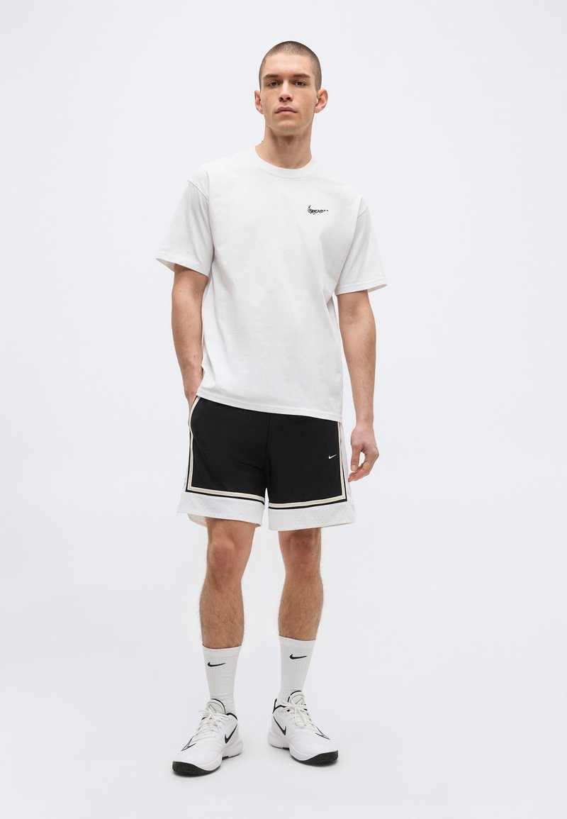 Nike Performance TEE LOCKER - Triko s potiskem - white