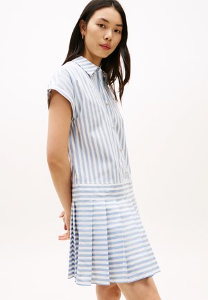 PLEATED SHORT DRESS  - Skjortekjole - ecru/brisk blue