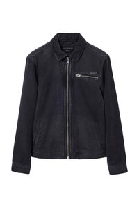 Giacca in pelle nera con zip frontale, colletto a punta e tasca sul petto. Caratterizzata da una texture liscia e una vestibilità sartoriale.