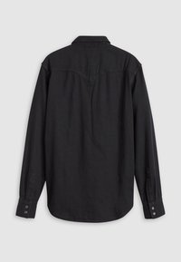 Camisa preta de manga comprida com gola abotoada, detalhe de pala e punhos abotoados. Tecido liso com um corte descontraído.