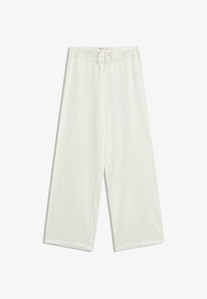 Bílé lněné kalhoty s širokými nohavicemi, elastickým pasem s krajkovým akcentem a šňůrkou. Měkká textura a volný střih pro pohodlí.