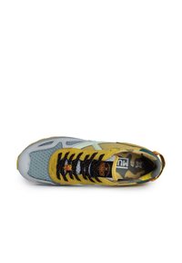 MUNICH MASSANA  - Zapatillas de entrenamiento - mostaza