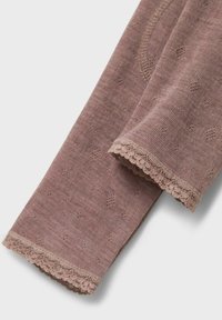 Browna stickade leggings med ett mönster och en vågig spetskant. Materialet är mjukt och har en subtil design samt en ribbad textur.