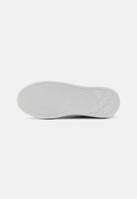 KARL LAGERFELD Kapri Karl NFT Pelle Donna Bianco Argento, Bianco/Argento (EU 36