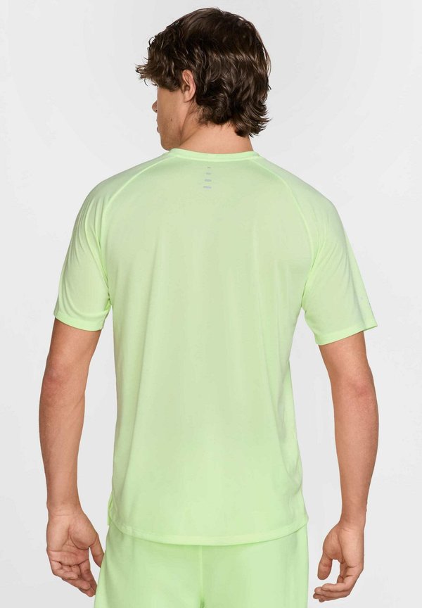 STRIDE TOP - Sports T-shirt - barely volt3