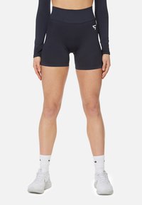 Hoch taillierte schwarze Sportshorts aus dehnbarem Stoff, mit einer subtilen Textur und einem Logodetail an der Seite.