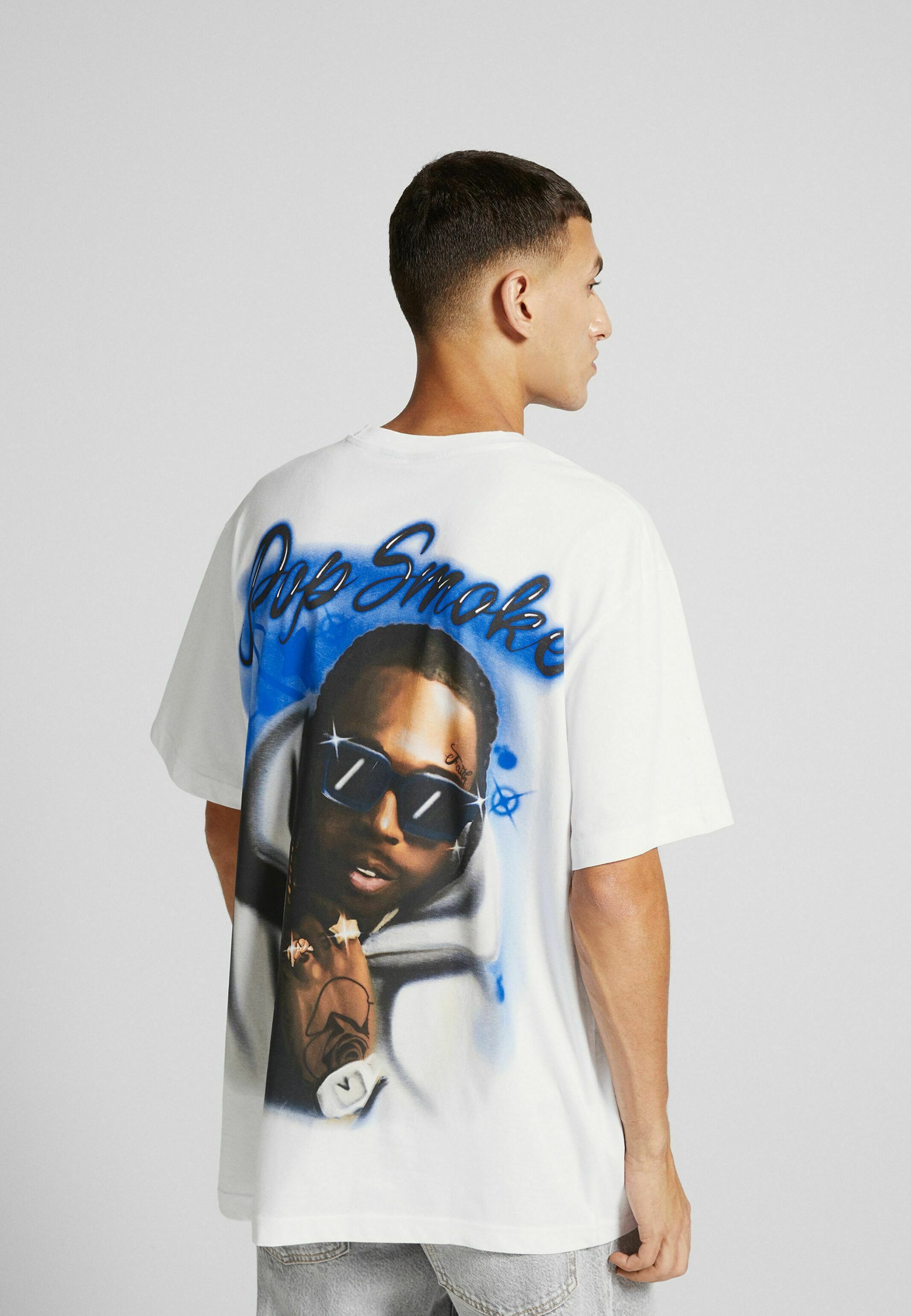 Bershka POP SMOKE SHORT SLEEVE BOXY FIT - Print T-shirt - white - Zalando.ie