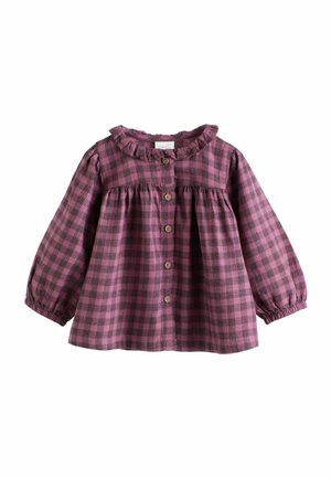 Camisa de manga larga a cuadros en púrpura profundo y negro. Presenta un cuello con volantes, cierre de botones en la parte delantera y un cuerpo fruncido con puños elásticos.