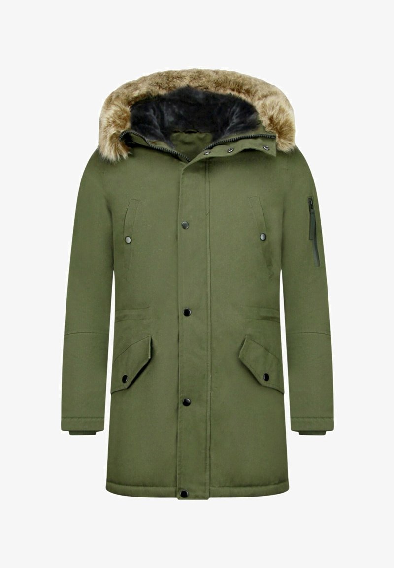 Groene parka jas met een capuchon gevoerd met nepbont, dubbele voorzakken, een ritssluiting op de mouw en een knoopsluiting. Gladde stoftextuur.