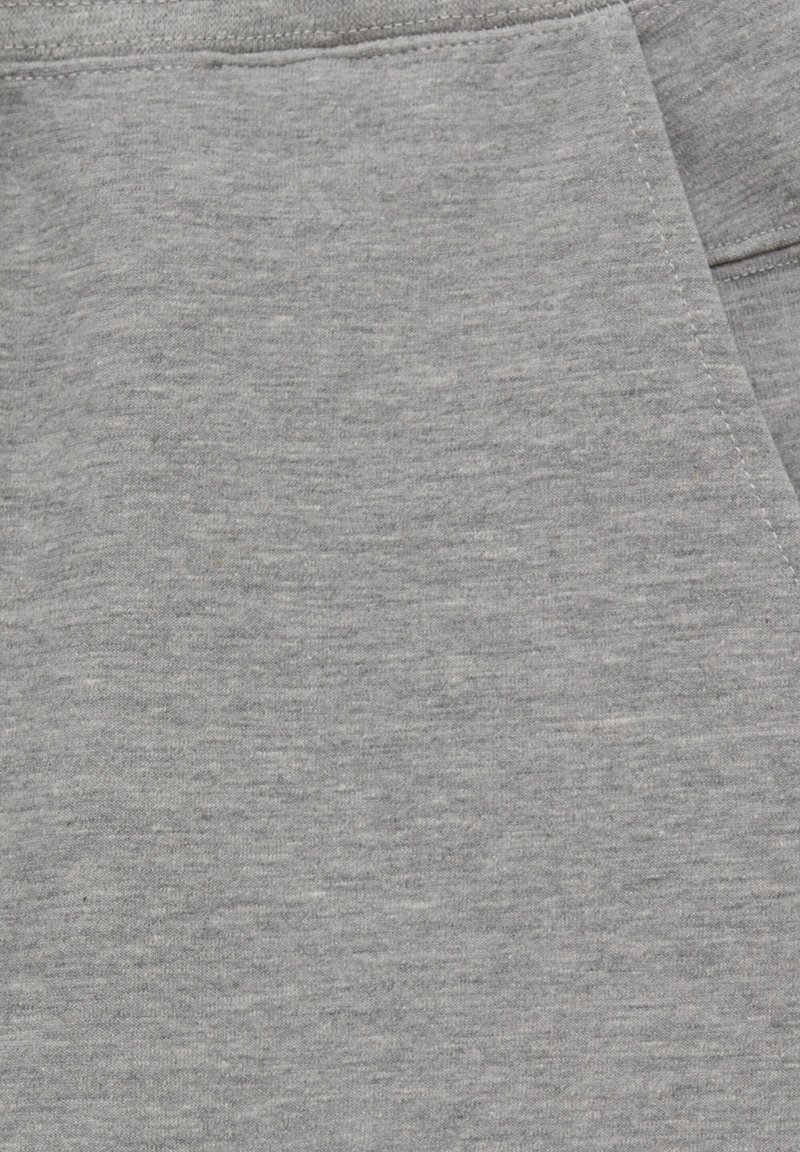 Herren Trainingsanzüge | PULL&BEAR BERMUDA JOGGERS WITH DRAWSTRING Jogginghose light grey/hellgrau - WU04262 Herren Trainingsanzüge | PULL&BEAR BERMUDA JOGGERS WITH DRAWSTRING Jogginghose light grey/hellgrau - WU04262