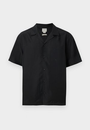 Chemise noire à manches courtes avec col camp, poche poitrine avant et ourlet droit.