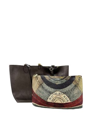 Borsa tote in pelle marrone scuro con una pochette più piccola con cerniera, con motivi circolari multicolore e testo in scrittura latina.