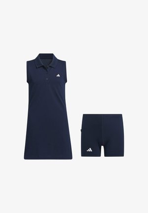 Granatowa sukienka bez rękawów z kołnierzykiem i trzema guzikami z przodu, w połączeniu z dopasowanymi szortami z logo Adidas i boczną kieszenią.