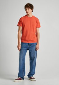 Pepe Jeans CONNOR - Paprasti marškinėliai - burnt orange