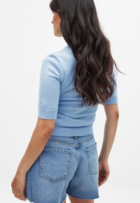 NA-KD LOW WAIST RAW HEM  - Džinsa auduma šorti - light blue