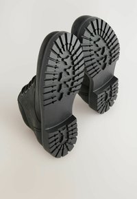 Next - Botki sznurowane