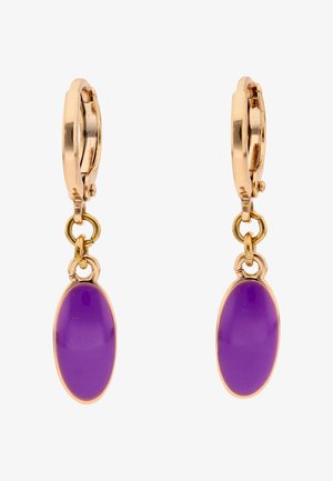 Goldene Creolen mit ovalen lila Edelsteinanhängern, die an kleinen goldenen Gliedern hängen.