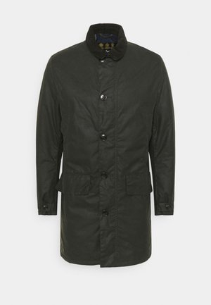 Dunkelgrüner, knie-langer Mantel aus wasserabweisendem Material. Mit einem Cordkragen, fünf Knöpfen und zwei Fronttaschen.