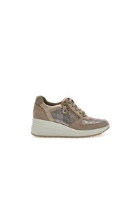 Sneaker marrone chunky con un mix di suede e pelle perforata, dotato di una cerniera laterale, lacci coordinati, suola beige e collarino imbottito.