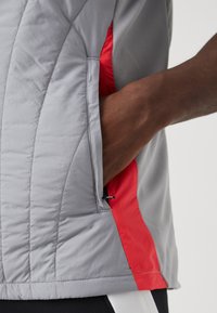 adidas Performance TIRO24 COMPETITION WINTERIZED VEST - Chaleco - light onix/shock red