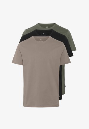 Tres camisetas de cuello redondo en tono topo, verde oliva y negro. Hechas de algodón, con mangas cortas y una textura suave.