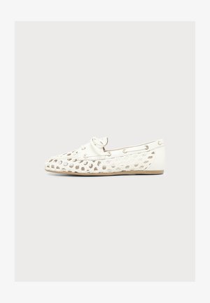 Stuart Weitzman, TINSLEY MOCCASIN - Mocassins - cream