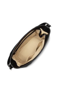 Borsa a mano in pelle nera con texture liscia, chiusura a zip e interno beige. Presenta due tasche per l'organizzazione e un design pulito.