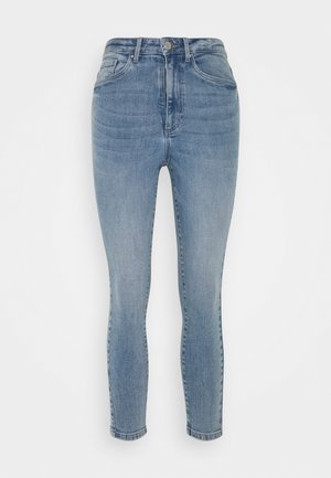 Úzké džíny v světle modrém denimu. Mají vysoký pas, pět kapes a hladkou strukturu. Kovové zapínání na knoflík a zip.